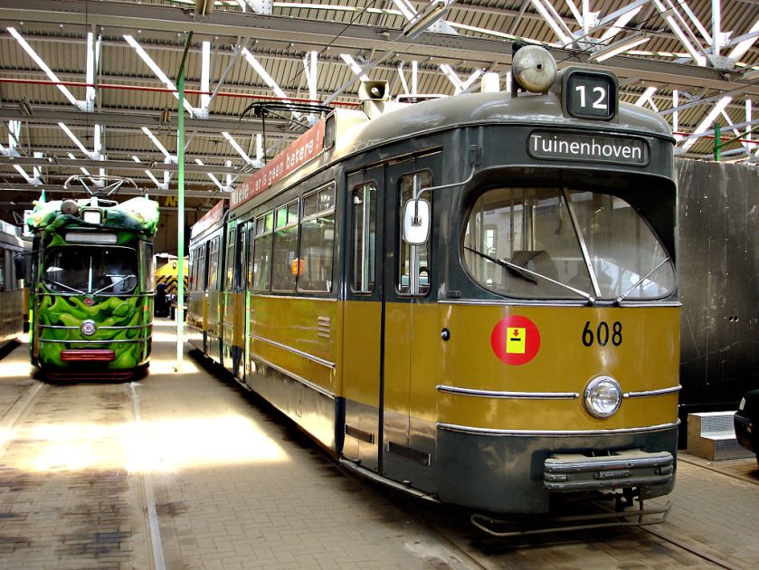 Rotterdamse gelede tram nr. 608, Düwag-Eenheidswagen, gebouwd in licentie.