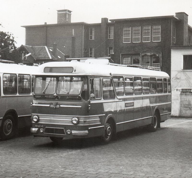 Special Holland Coach, Leyland-Verheul bus 5563 van de VAD in de kleuren van het touringcarbedrijf Dusseldorp.