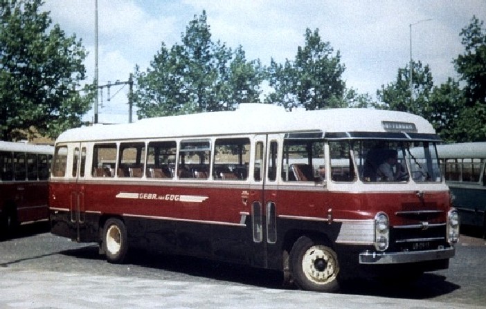 Particuliere busonderneming Gebr. van Gog, Volvo, bus 74, Delftseplein 1967