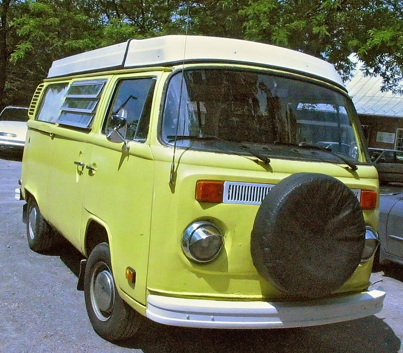 Volkswagen_Kombi_(Auto_classique_Laval_'11)