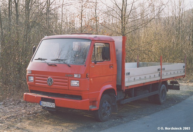 VW-L80-Pritschen-Lkw-rot