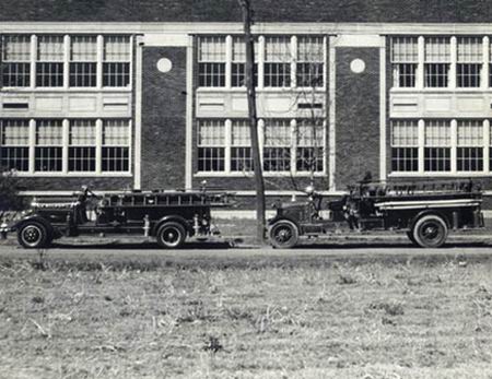 1915 Pierce Arrow Fire trucks
