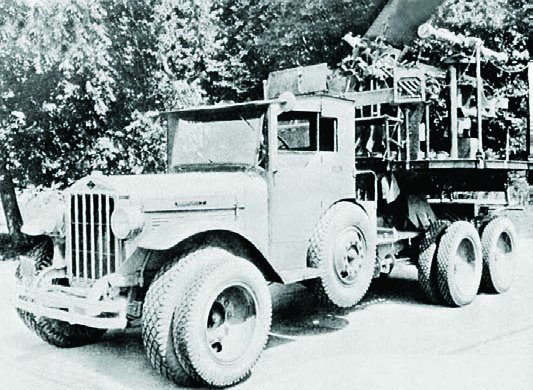 1930 Diamond Т truck with Т1 flak canon, 6x6