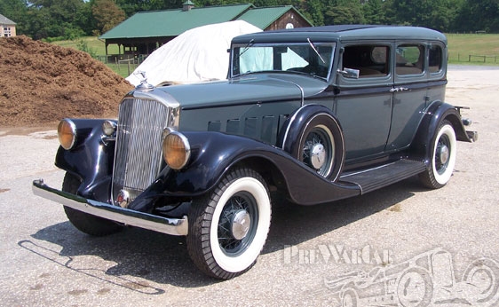 1933 Pierce-Arrow 5-Passenger Sedan