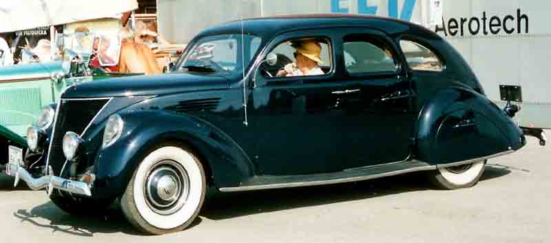 1936 Lincoln-Zephyr V-12 4-Door Sedan