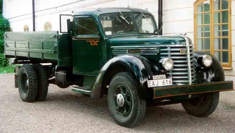 1937 Diamond T Truck b