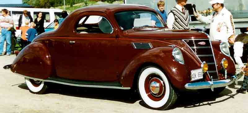1937 Lincoln-Zephyr V-12 Coupé
