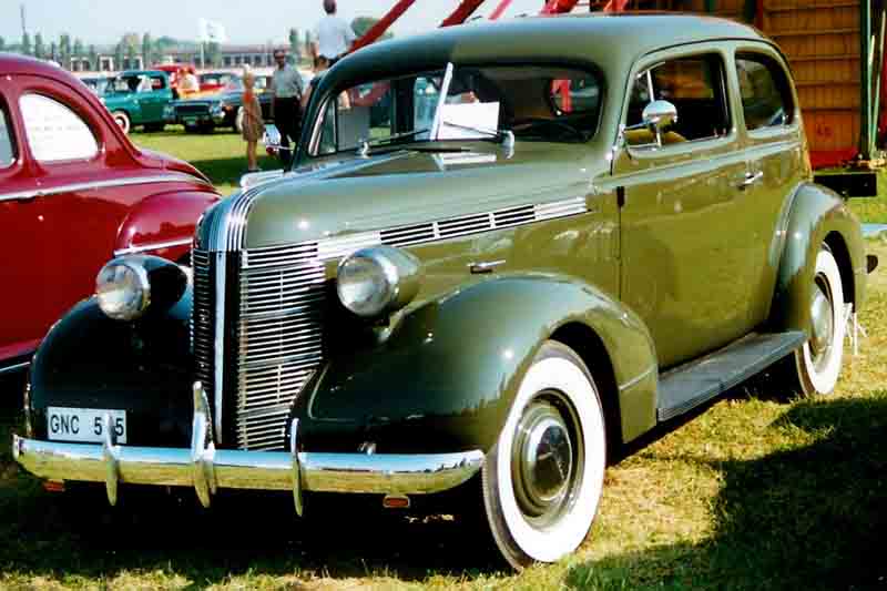 1937 Pontiac De Luxe Series 26 2611 2-door Touring Coach