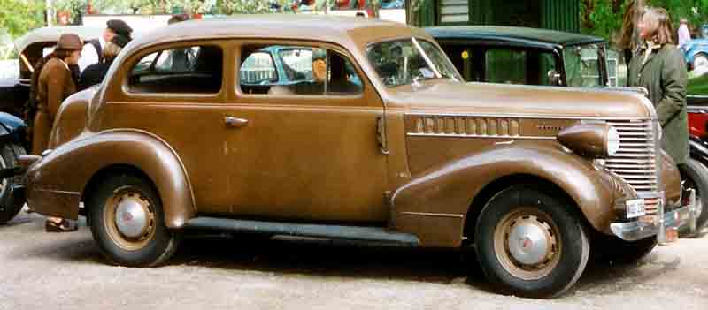 1938 Pontiac De Luxe Series 26 2611 2-door Touring Sedan