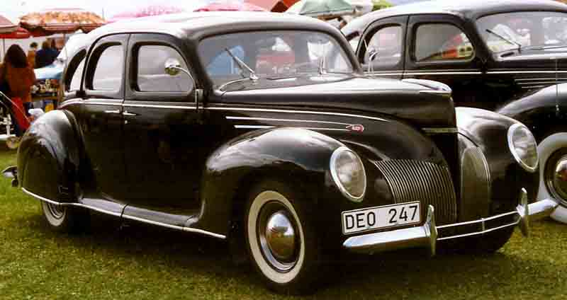 1939 Lincoln-Zephyr 4-door