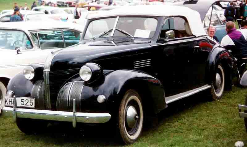 1939 Pontiac De Luxe Convertible Coupé