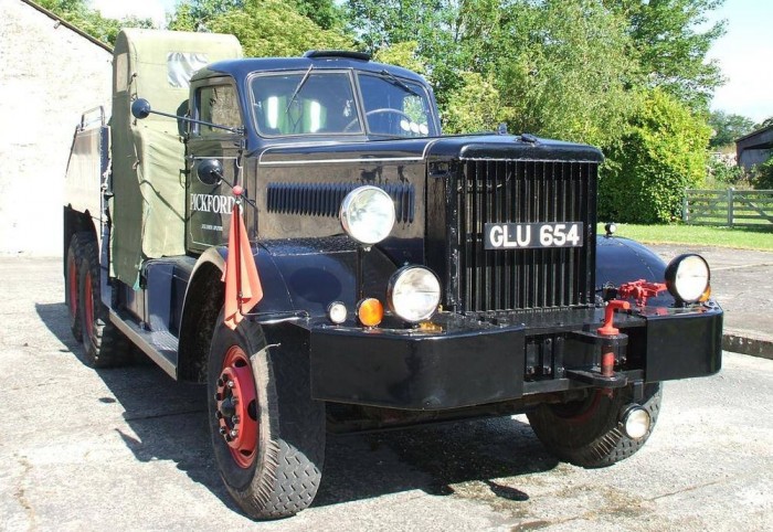 1943 Diamond T 1000