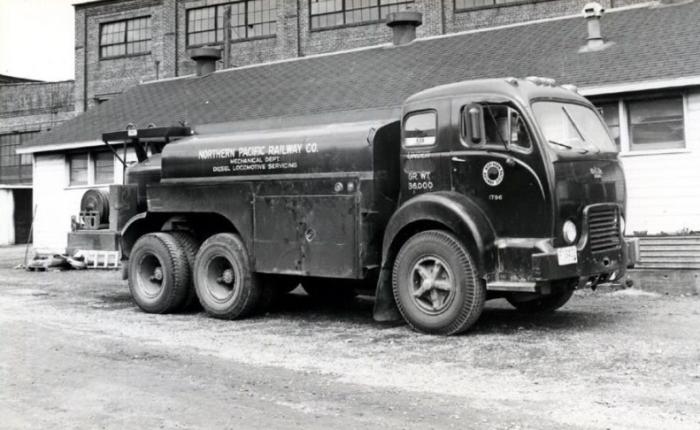 1947 Diamond T 910 Fuel Tanker