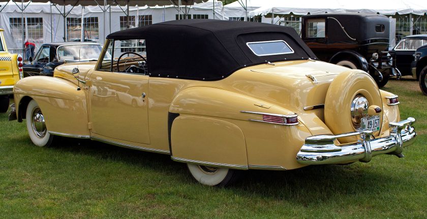 1948 convertible with view of Continental spare tire mount