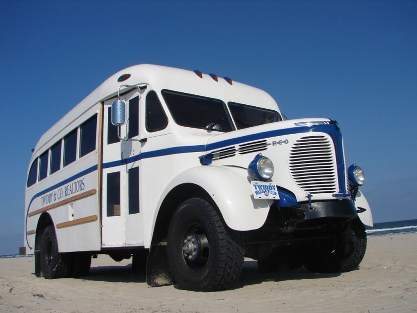 1948-reo-4wd-school-bus-1 twiddys-gillig