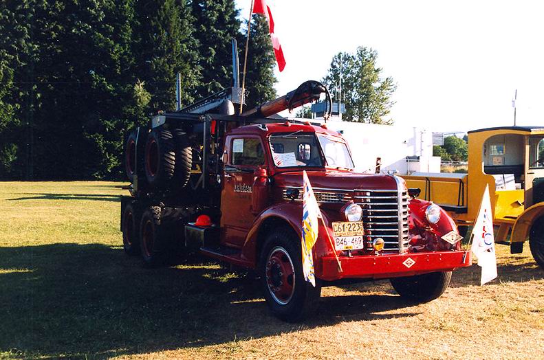 1949 Diamond T logging truck maybe a 614 H model