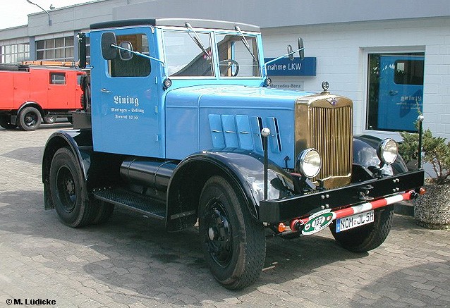1953 Hanomag-Zugmaschine-graublau-Ch-schwarz