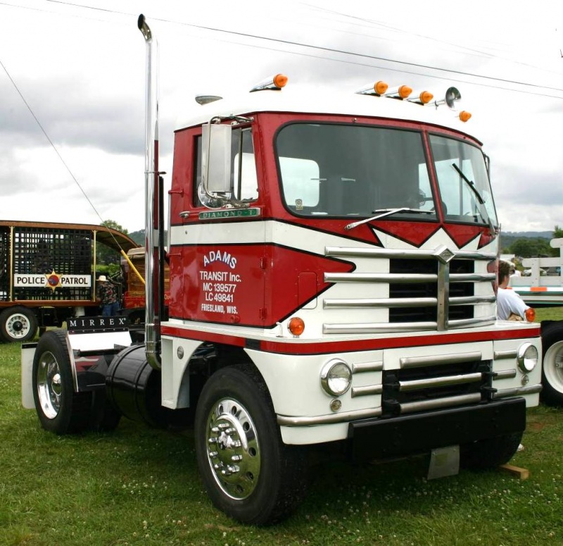 1957 Diamond T Model 921C Semi Truck