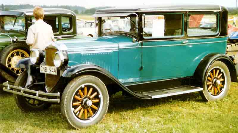 1928 Pontiac New Series 6-28 8240 2-door Sedan