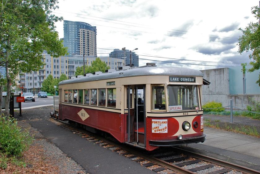 1932 Portland_813_at_Willamette_Shore_Trolley's_Bancroft_St_terminus,_May_2010