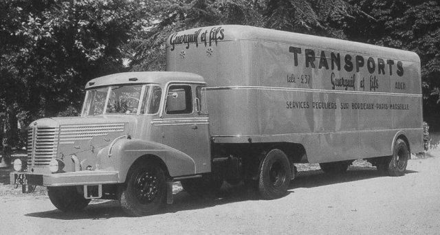 1950 UNIC 72 exceptionnel  d' un Transporteur de AUCH 32