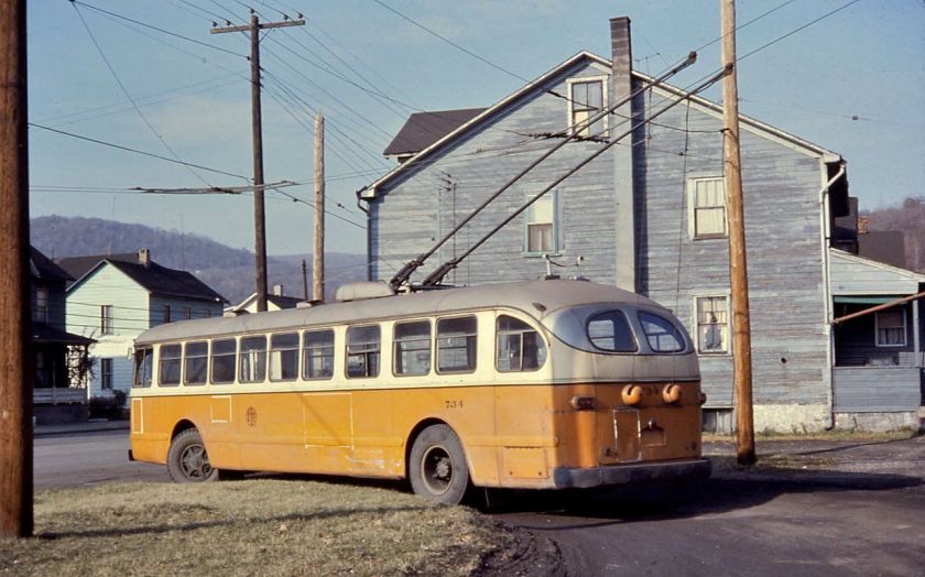 1952 Johnstown_trolleybus_734_in_Coopersdale_Loop,_Nov-10-1967