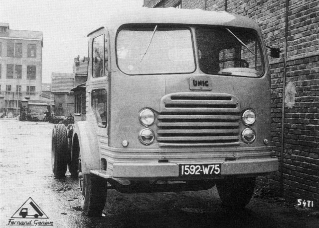 1956 UNIC à PUTEAUX. Première réalisation de l' alliance avec UNIC avec la cabine GENEVE et Ford 1956