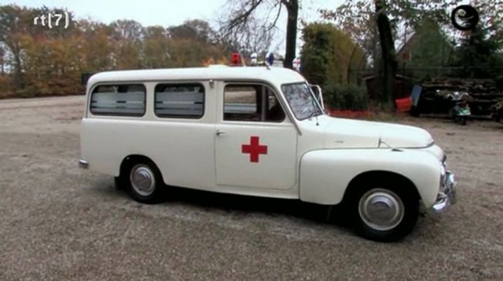 1958 volvo-pv-445-ambulans-02