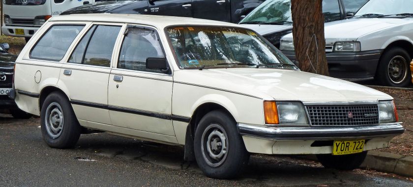 1980-1981_Holden_VC_Commodore_L_station_wagon_01