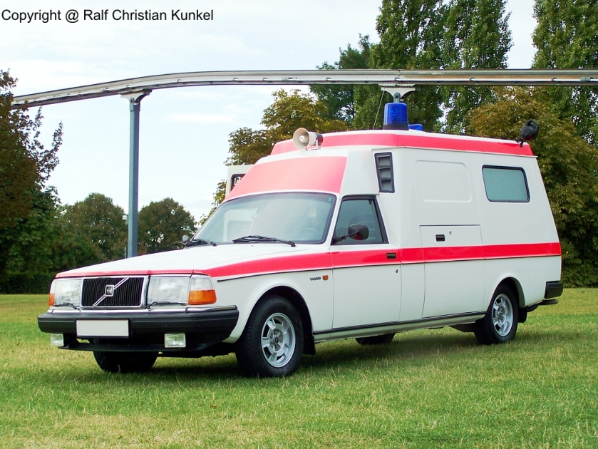 1984 volvo-265-ambulance-02