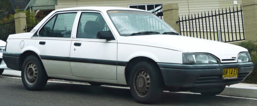 1987-1989_Holden_JE_Camira_SL_sedan_01