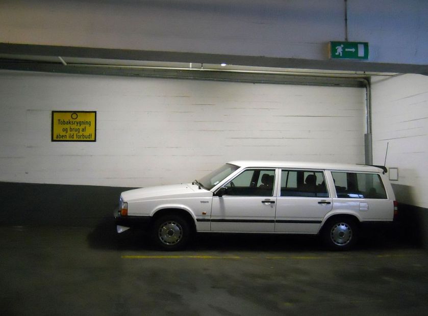 1987 Volvo 740, one of the few European passenger cars that can harbor a Europallet in its luggage compartment