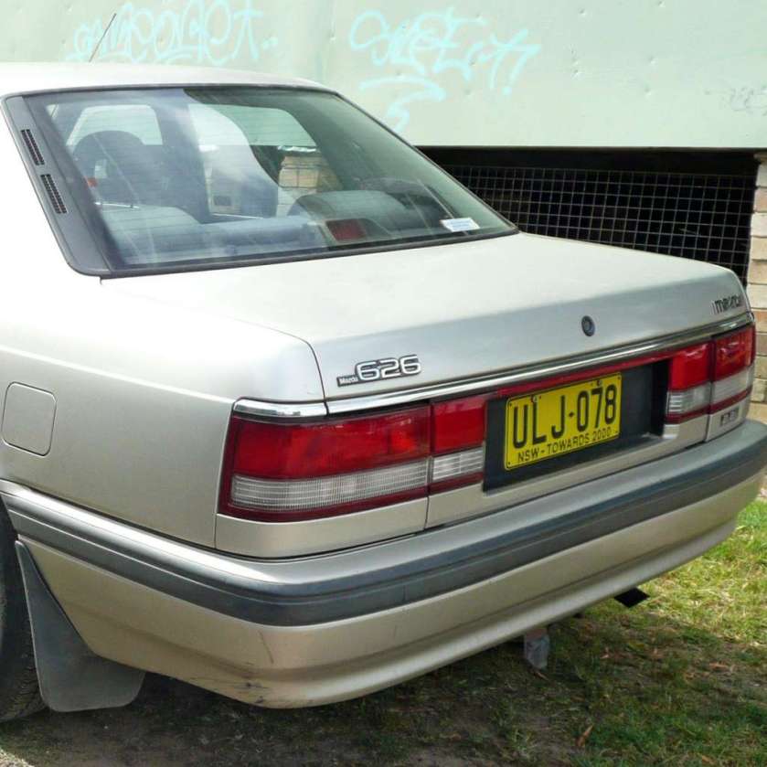 1990-mazda-626-sedan-automobile-model-years-photo-u1