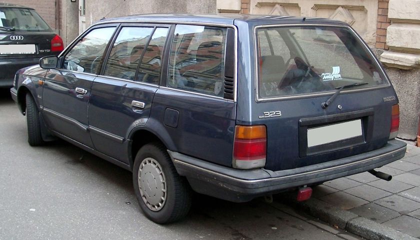1991 Mazda_323_Kombi_rear_20080222