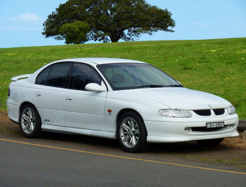 1997-1999_Holden_VT_Commodore_SS_sedan_03