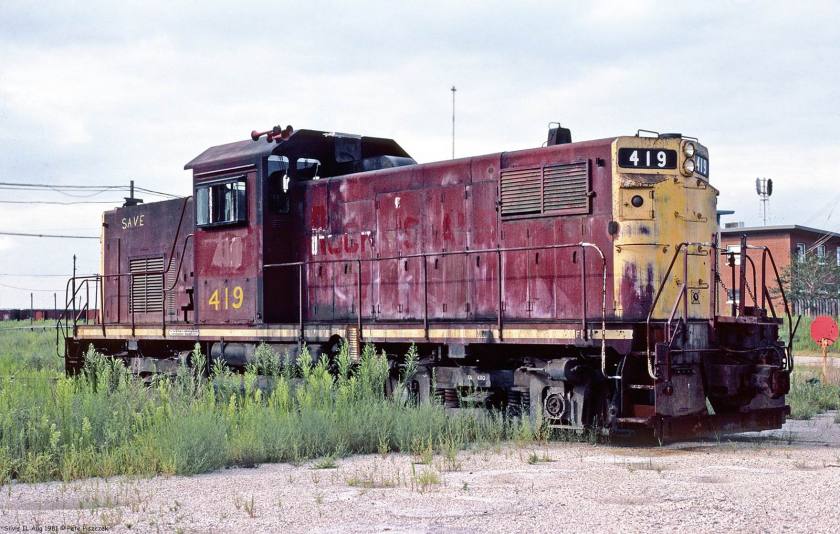 Alco C415 sits at the road entrance to the Silvis hump yard