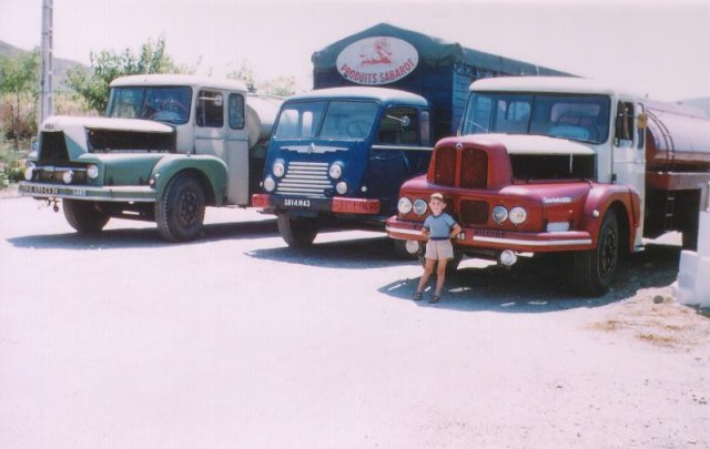 Trucks UNIC ZU 100 en dernier plan, un Renault fainéant au milieu, et un Saurer-Unic 130cv pinardier