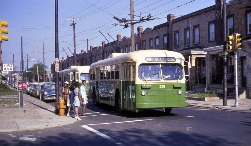 Two_Phila._Brill_trolleybuses_at_Tasker_&_32nd,_route_29,_in_1968