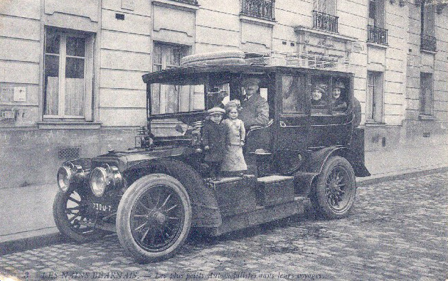 1909 Panhard 18HP Limousine op straat