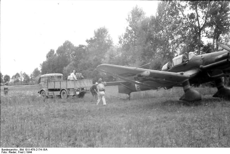 Italien, Junkers Ju 87 auf Feldflugplatz