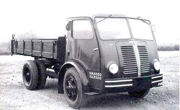 1950 BERLIET GLB sorti d' usine environ dérivé du car PCK 7