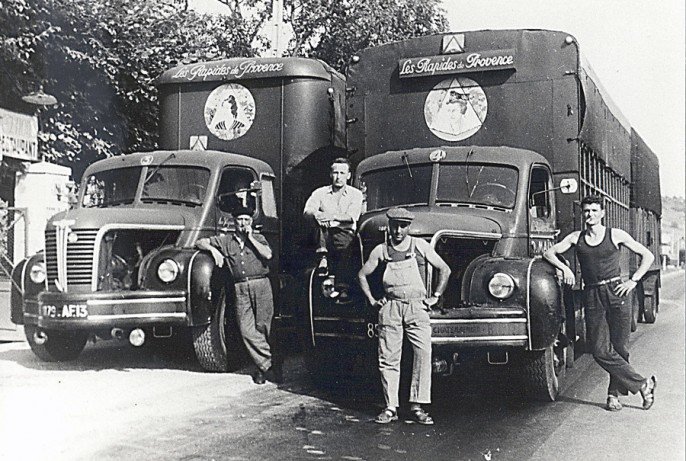 1956 Berliet TLR 8 W, 5 cyl, 120 cv à gauche et un GLR 8 W