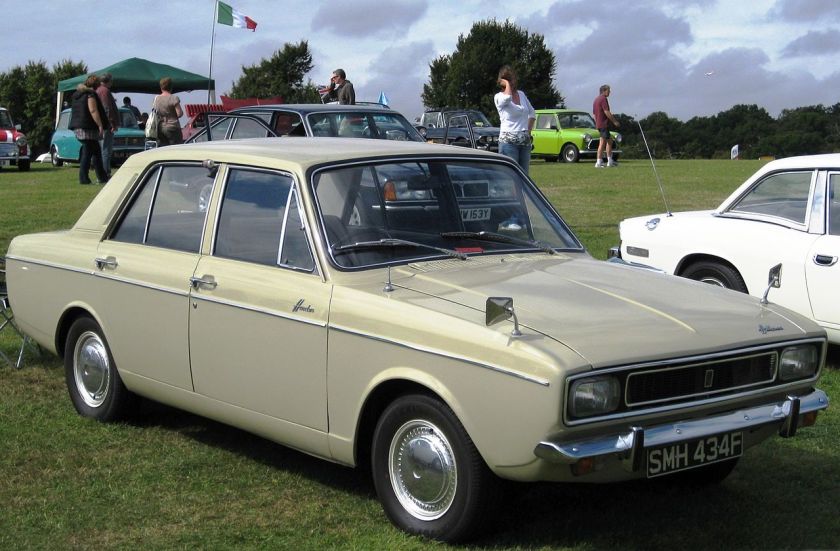 1967 Hillman_Hunter_with_second_of_the_four_fronts_1725cc_first_registered_October_1967