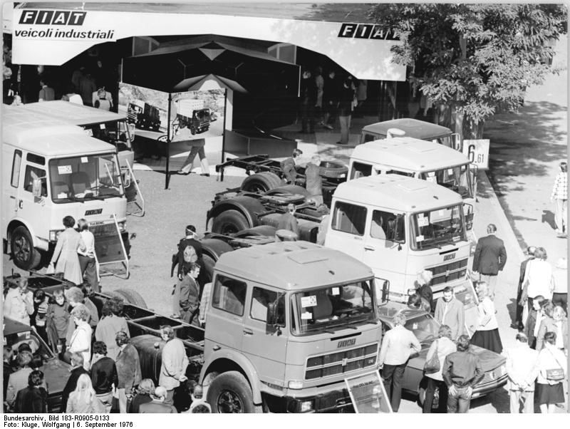 1976 Bundesarchiv_Bild_183-R0905-0133,_Leipzig,_Herbstmesse,_Lastkraftwagen (1)