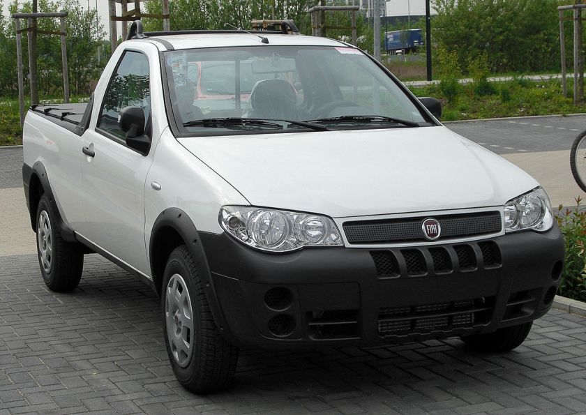 2010 Fiat Strada III front