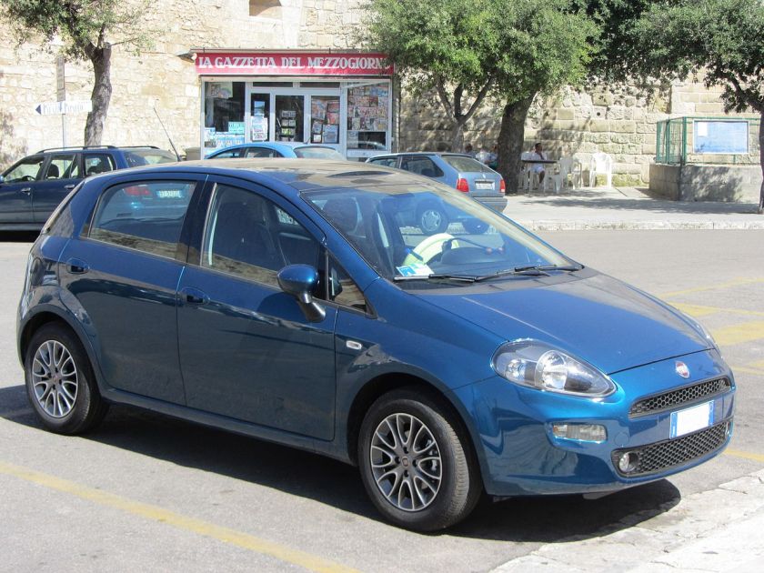 2012 Fiat Punto (2)