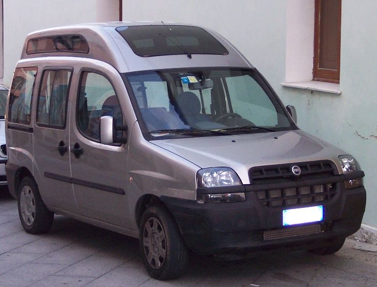 Fiat Doblo Hochdach silver vr