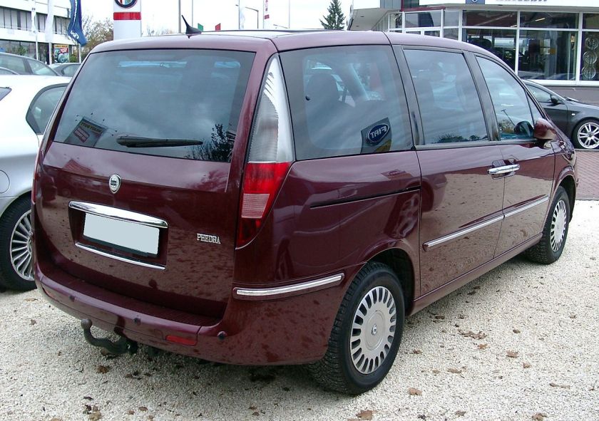Lancia Phaedra rear