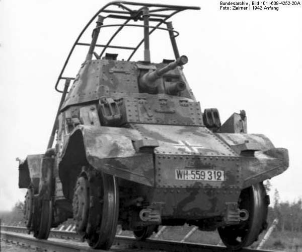 Im Osten, Schienen-Spähpanzer Panhard P178