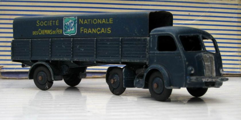 Tracteur Panhard SNCF Dinky Toys
